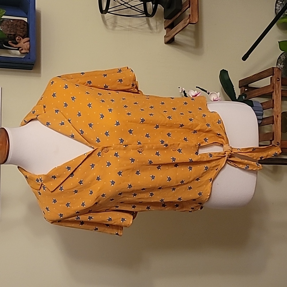 Monteau Los Angeles Fox Print Tie Front Blouse - Small